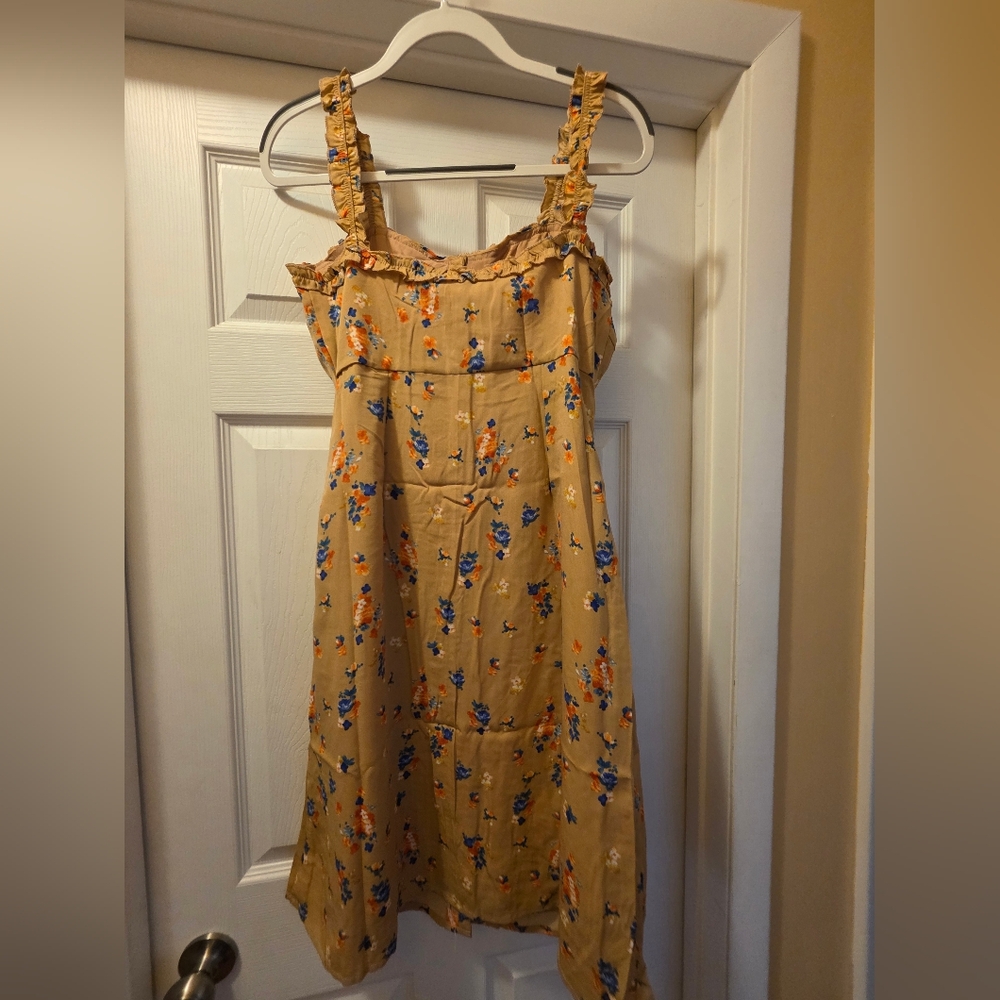 NWT Davi & Dani Floral Dress in Tan/Brown - Size Small